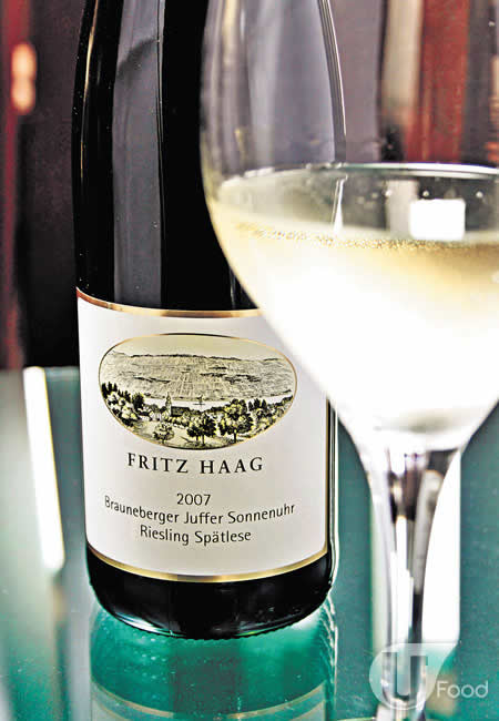 Fritz Haag, Riesling, Spatlese, Brauneberger Juffer Sonnenuhr, 2007（2008，$298）：雖然甜度多了點，但酸度後來趕上，以致一點也不覺膩。