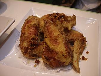 牛油雞翼都算幾大隻,炸得好香脆.