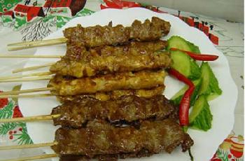 印尼串燒沙爹, 真係好正宗, 肉夠嫩唔會太乾, 最正就係D沙爹汁有辣有唔辣,一試難忘