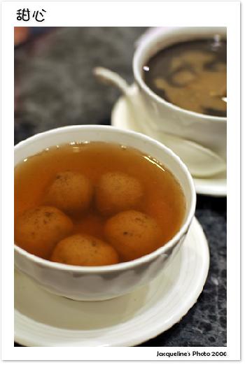 前:薑茶紫米奶皇湯圓　後:芝麻糊+合桃露