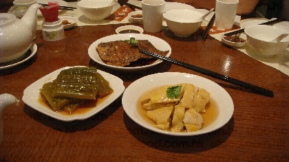 左:冰鎮涼瓜
上:上海燻魚
右:紹興醉雞
