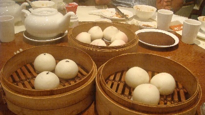 左:迷你芝麻包
上:迷你豆沙壽桃
右:迷你荔芋包