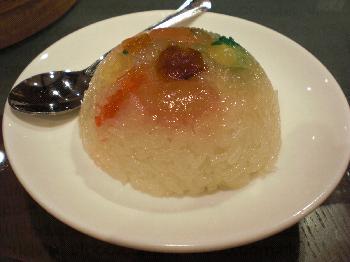 八寶飯，有D行，一樣唔抵食