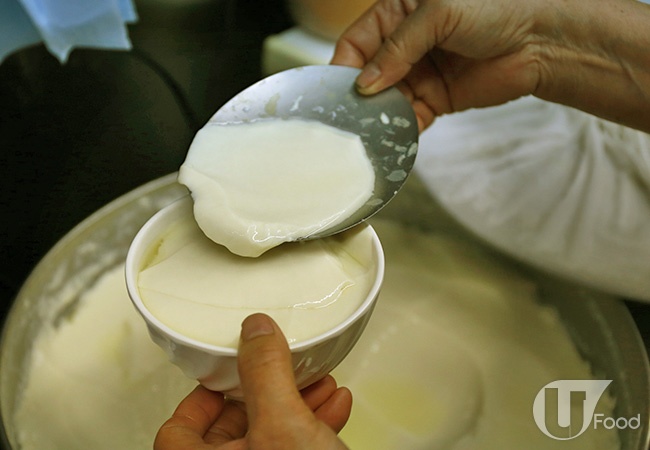 制作一碗嫩滑的豆花,需要一双巧手,更需要一颗稚嫩无杂质的心;心愈清