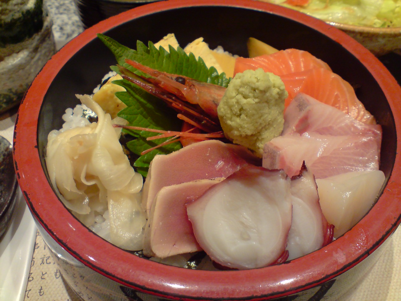 鱼生饭好正, 好多刺身, 吞拿鱼, 八爪鱼, 三文鱼, 甜蛋, 带子, 牡丹虾