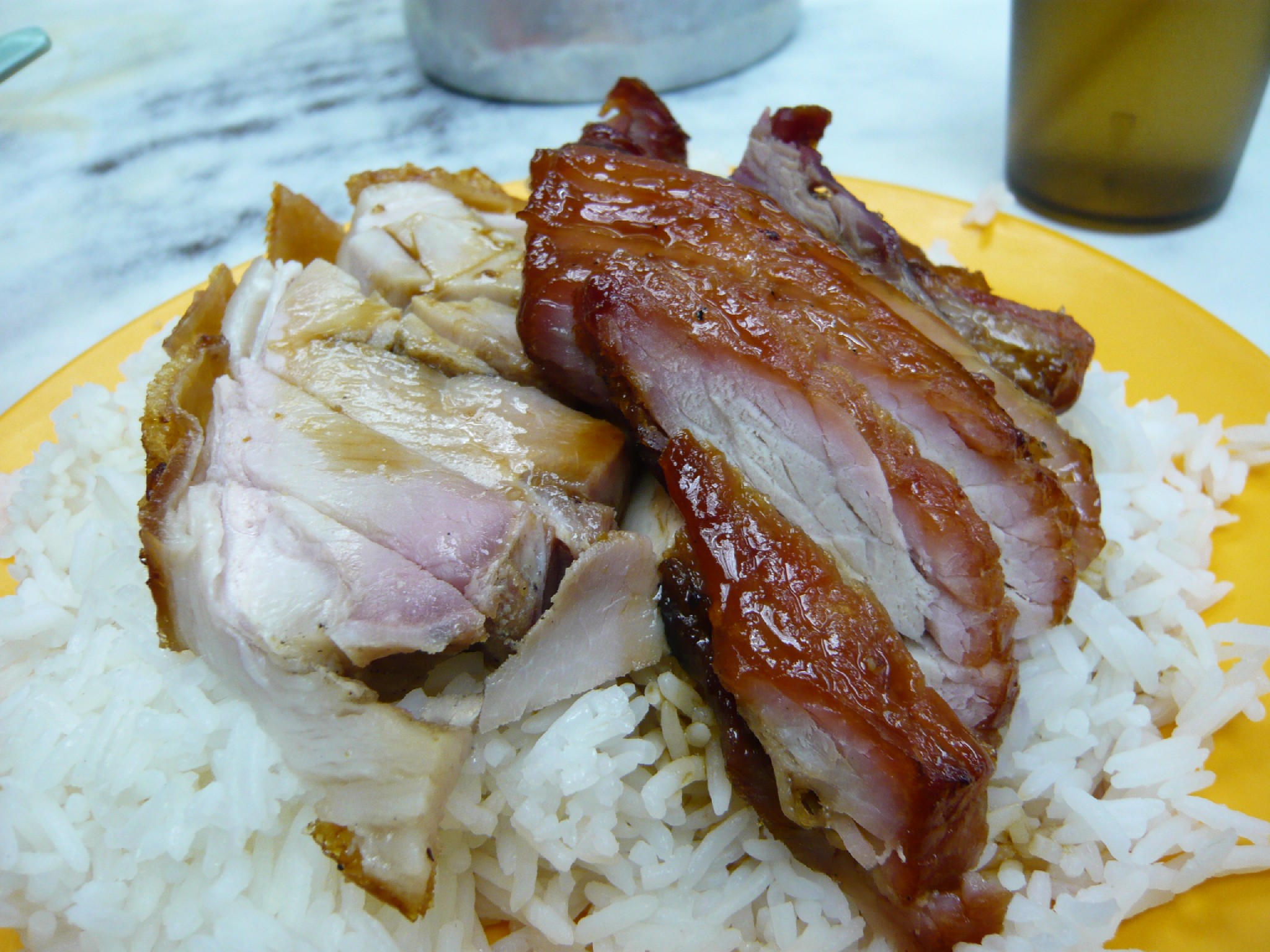 中午一支公去元朗,到午饭时例牌去烧腊饭店找寻至爱-----叉烧拼烧肉饭